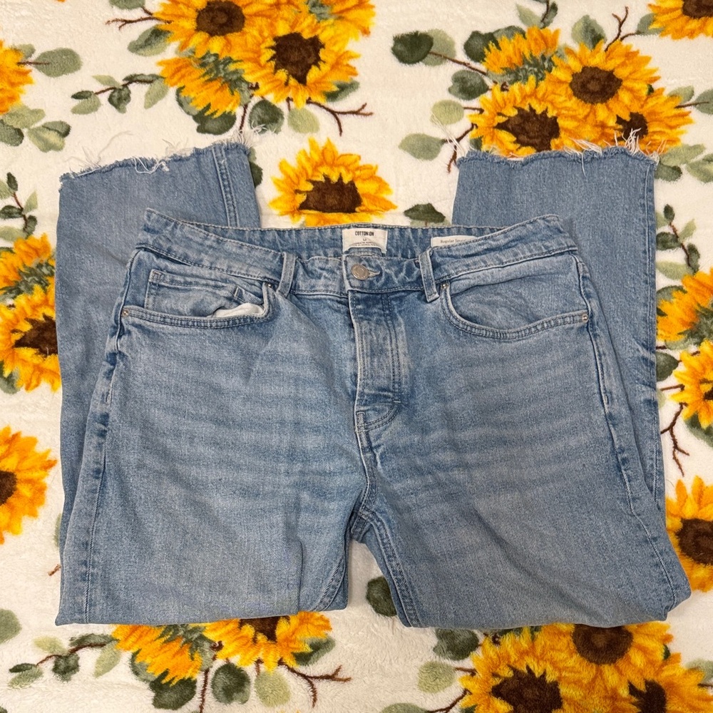 Regular Straight Connon On Jean